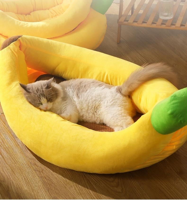 Banana Haven™ Pet Bed